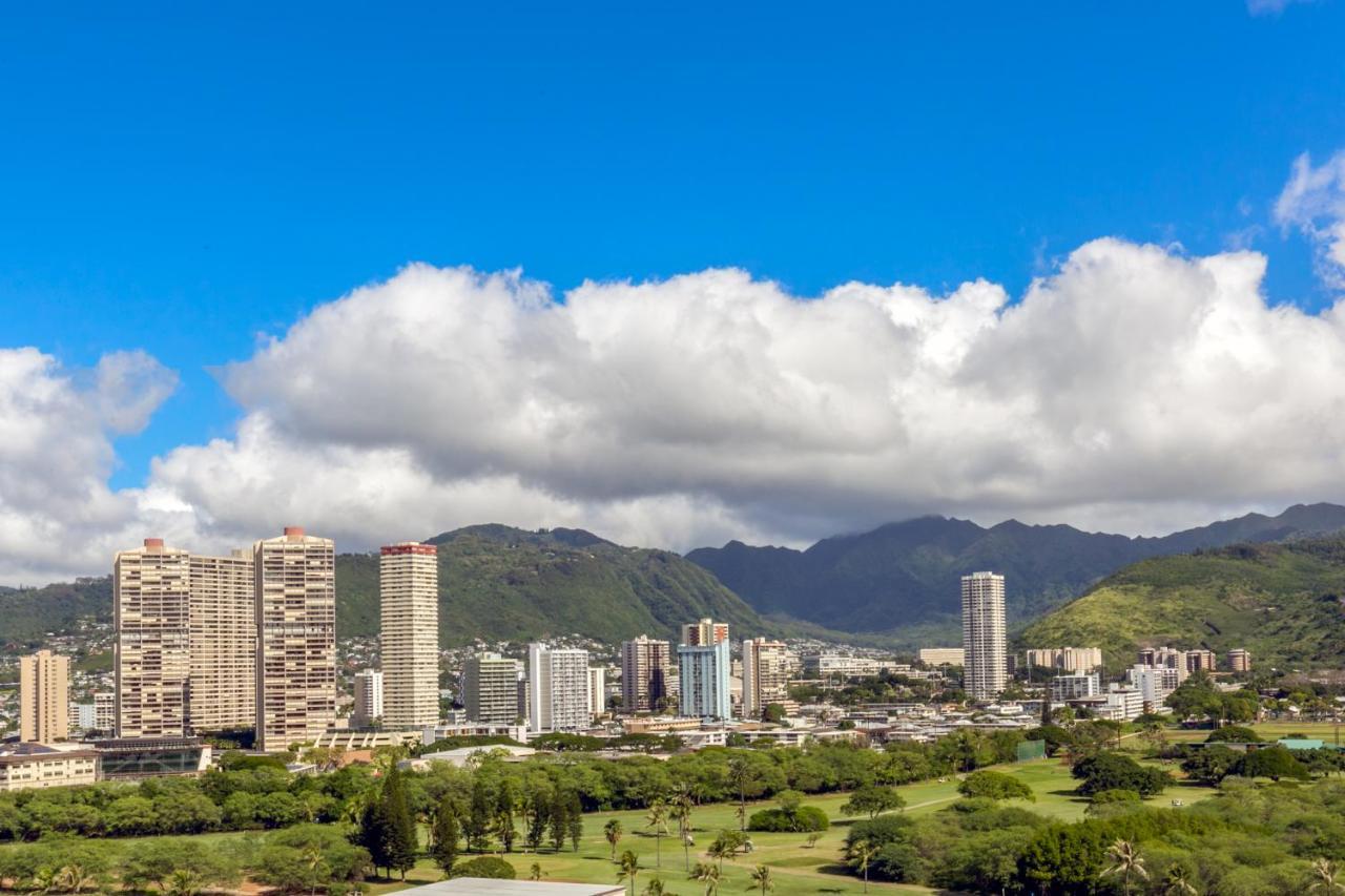 Aloha Vibes Await! Stylish Condo At Aloha Surf - Mountain And City Views Honolulu Bagian luar foto