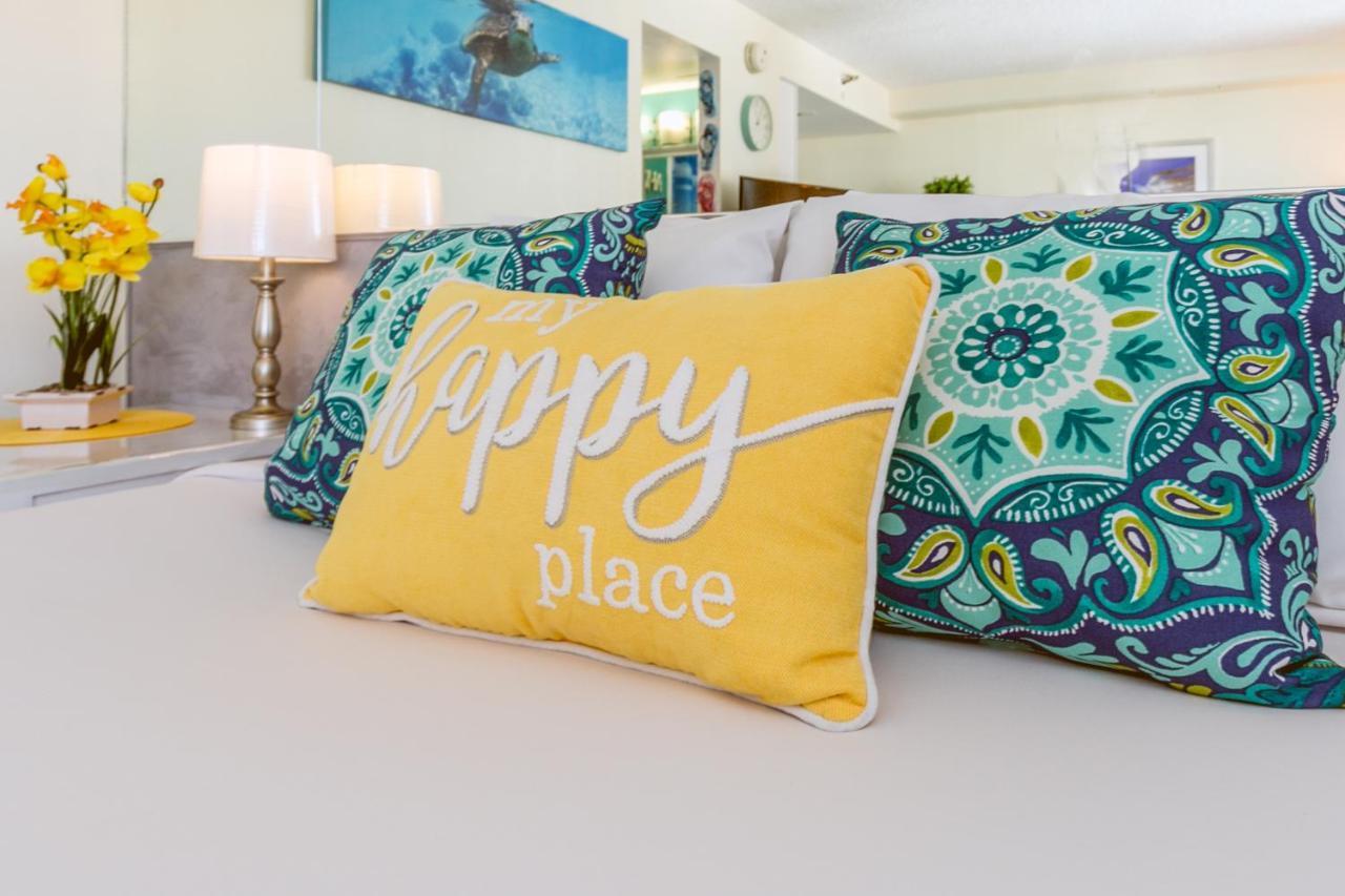 Aloha Vibes Await! Stylish Condo At Aloha Surf - Mountain And City Views Honolulu Bagian luar foto
