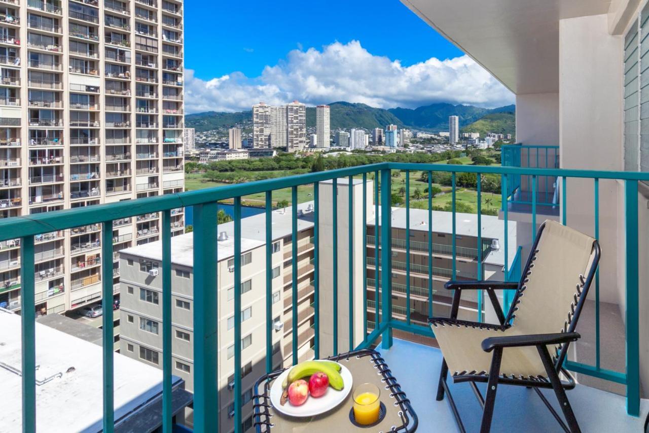 Aloha Vibes Await! Stylish Condo At Aloha Surf - Mountain And City Views Honolulu Bagian luar foto