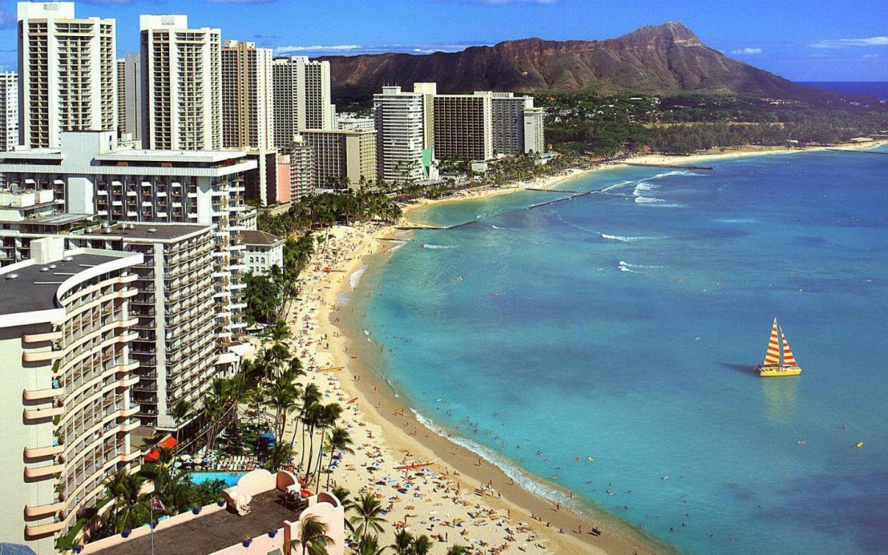 Aloha Vibes Await! Stylish Condo At Aloha Surf - Mountain And City Views Honolulu Bagian luar foto