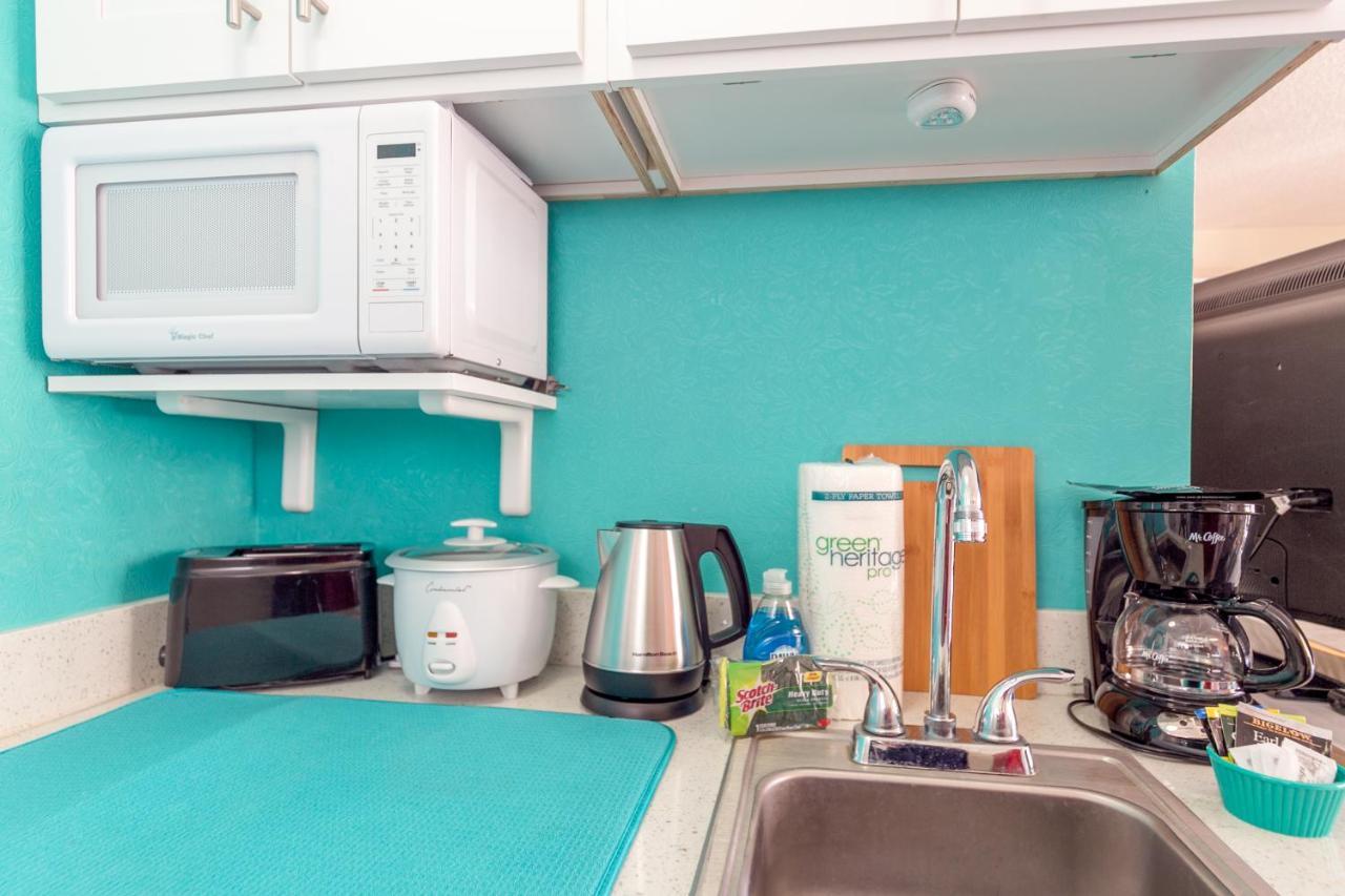Aloha Vibes Await! Stylish Condo At Aloha Surf - Mountain And City Views Honolulu Bagian luar foto