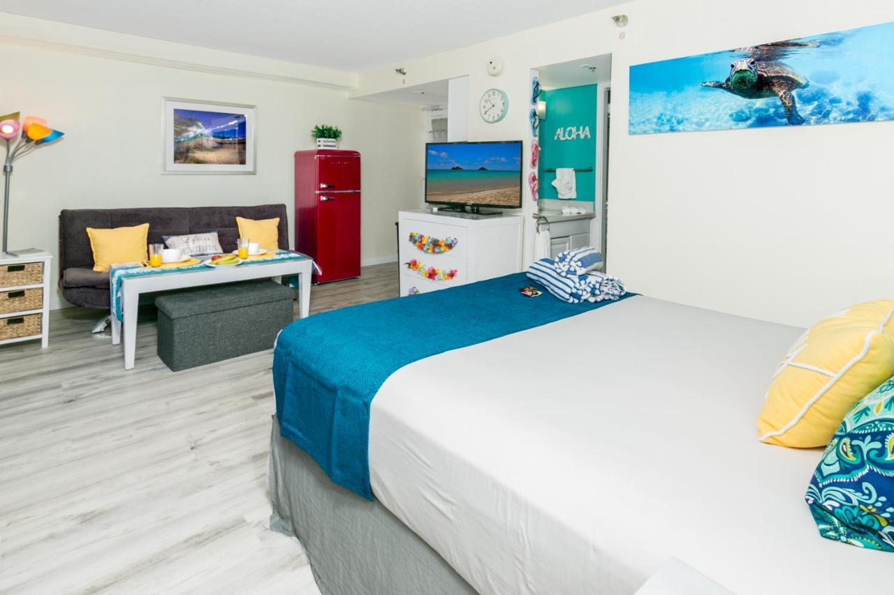 Aloha Vibes Await! Stylish Condo At Aloha Surf - Mountain And City Views Honolulu Bagian luar foto